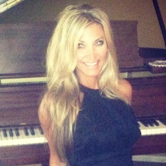 Meet your Posher, Stacy - Picture 1 of 1